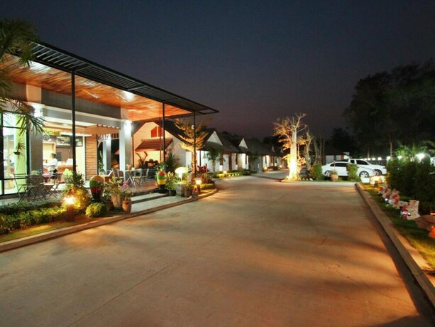 Imagen de los exteriores del Hotel Phakawan. Foto 18