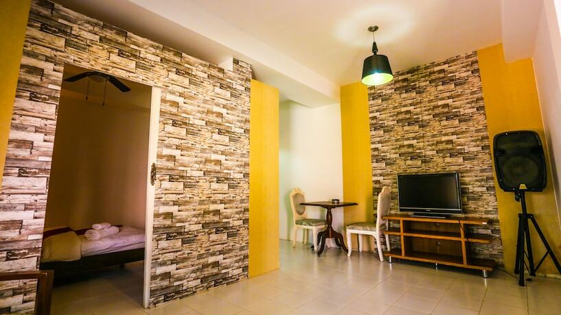 Imagen de la habitación del Hotel Phalaburi Resort. Foto 18