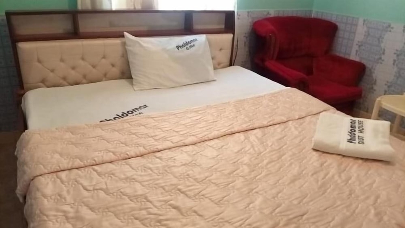 Imagen de la habitación del Hotel Phaldomar Guest House. Foto 11