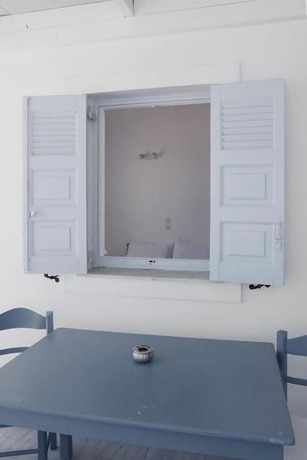 Imagen de la habitación del Hotel Phaos Santorini Suites. Foto 11