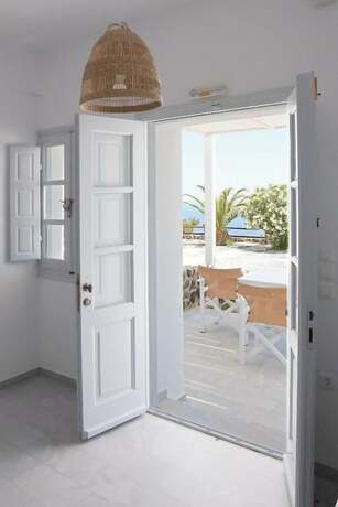 Imagen de la habitación del Hotel Phaos Santorini Suites. Foto 14