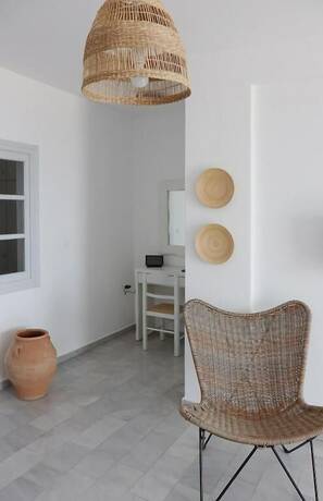 Imagen de la habitación del Hotel Phaos Santorini Suites. Foto 15
