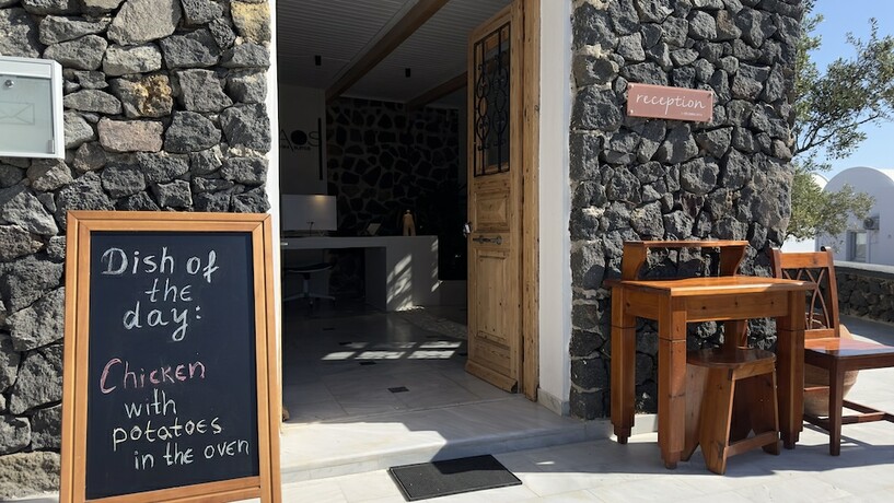 Imagen general del Hotel Phaos Santorini Suites. Foto 4