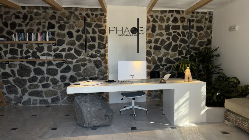 Imagen general del Hotel Phaos Santorini Suites. Foto 6