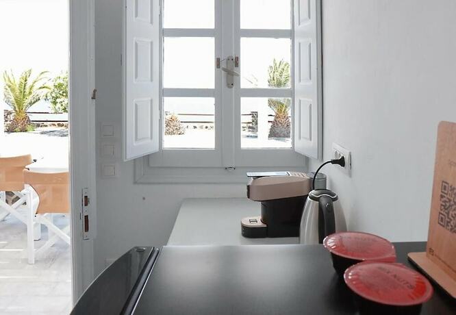 Imagen de la habitación del Hotel Phaos Santorini Suites. Foto 19