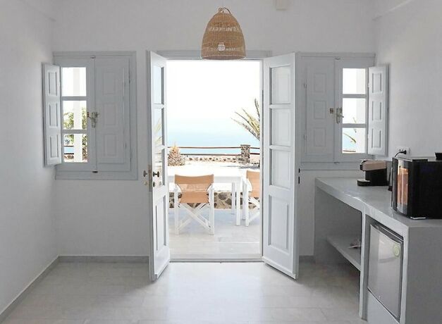 Imagen general del Hotel Phaos Santorini Suites. Foto 7