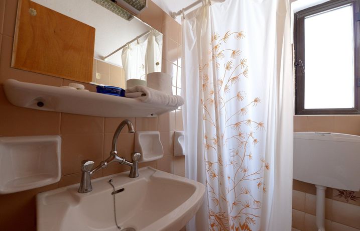 Imagen de los exteriores del Hotel Pharos Rooms. Foto 13