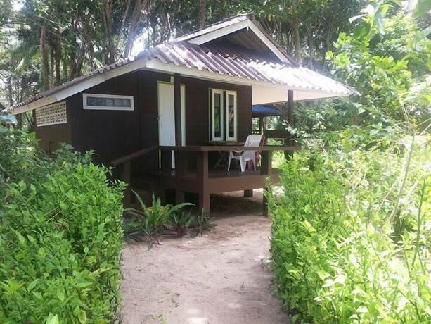 Imagen general del Hotel Phayam Coconut Beach Resort. Foto 16