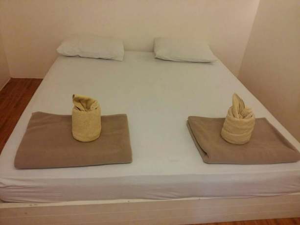 Imagen de la habitación del Hotel Phe Samed Villa. Foto 16