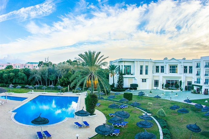 Imagen de los exteriores del Hotel Phebus. Foto 6