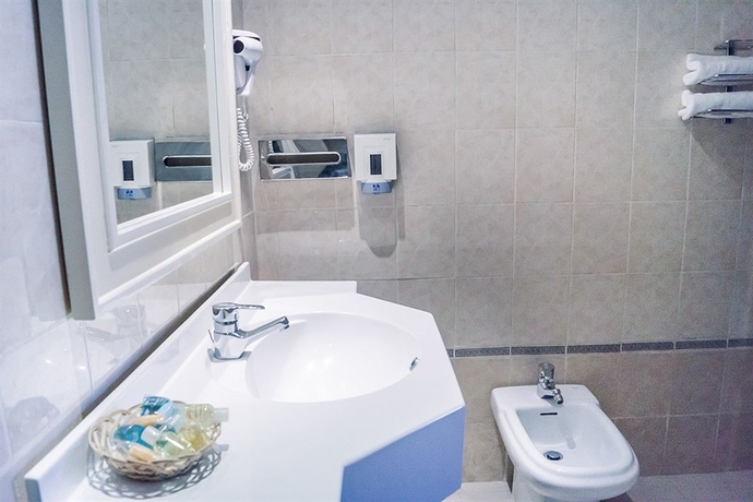 Imagen de la habitación del Hotel Phebus. Foto 5