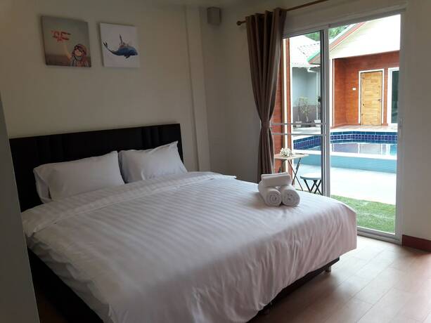 Imagen de la habitación del Hotel Phen Waree Ampawa Resort. Foto 5
