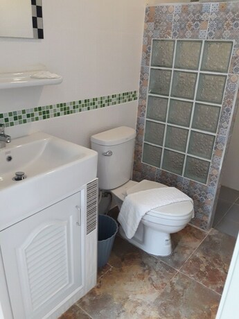 Imagen de la habitación del Hotel Phen Waree Ampawa Resort. Foto 6