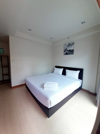 Imagen de la habitación del Hotel Phen Waree Ampawa Resort. Foto 12