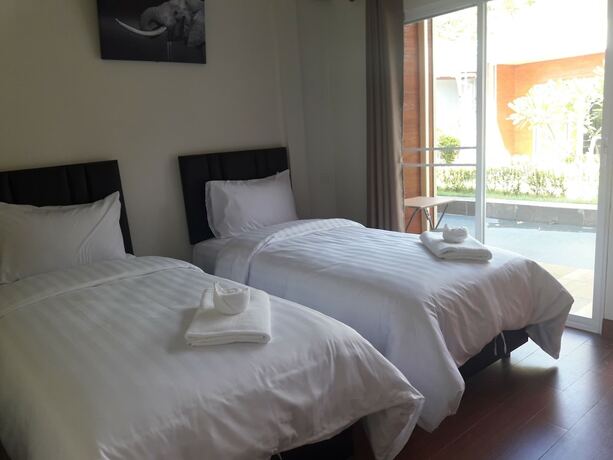 Imagen de la habitación del Hotel Phen Waree Ampawa Resort. Foto 14