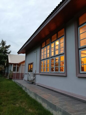 Imagen de los interiores del Hotel Phen Waree Ampawa Resort. Foto 17