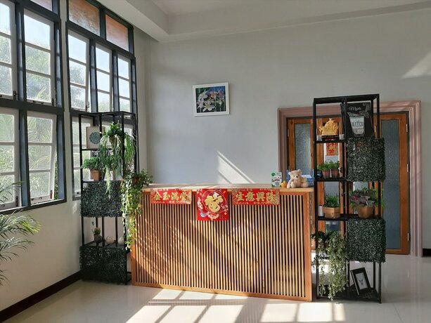 Imagen de los interiores del Hotel Phen Waree Ampawa Resort. Foto 18
