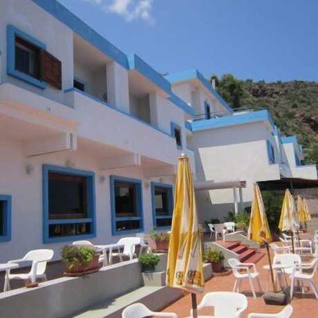 Imagen de los exteriores del Hotel Phenicusa. Foto 10