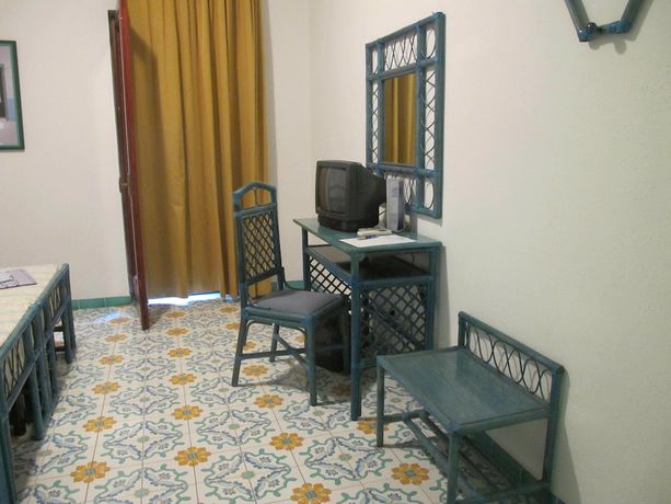 Imagen de la habitación del Hotel Phenicusa. Foto 6