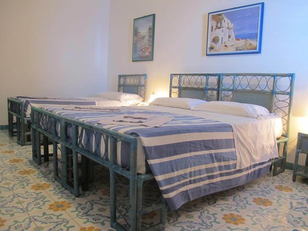 Imagen de la habitación del Hotel Phenicusa. Foto 7