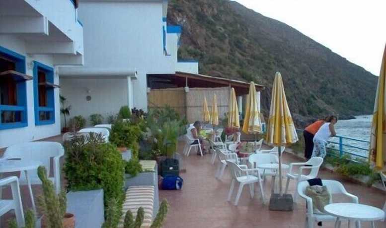 Imagen de los exteriores del Hotel Phenicusa. Foto 12