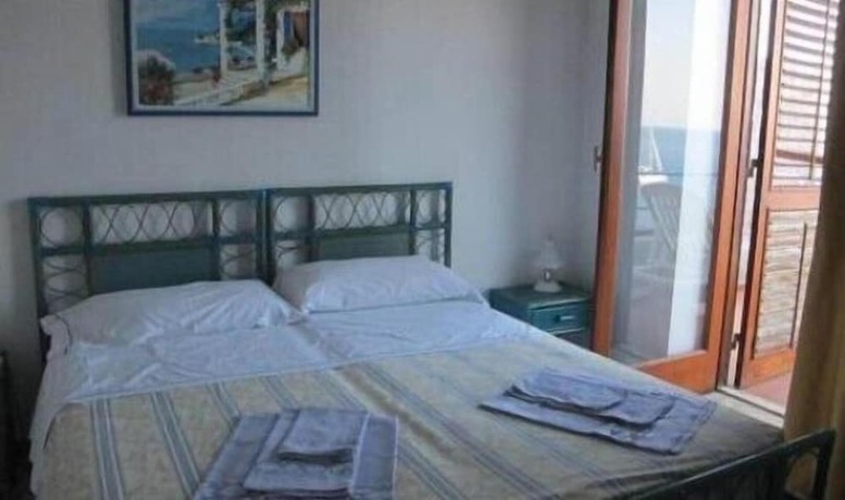Imagen de la habitación del Hotel Phenicusa. Foto 9