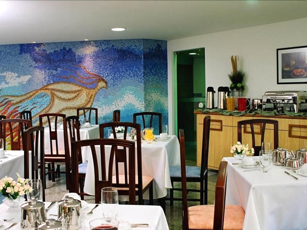 Imagen del bar/restaurante del Hotel Phenix Flat Service. Foto 7