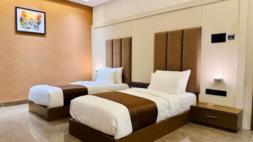 Imagen de la habitación del Hotel Pheonix Luxury Inn. Foto 1