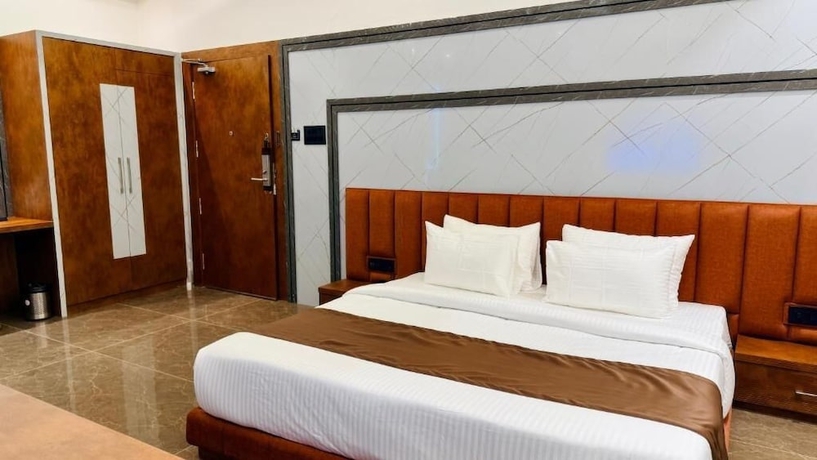 Imagen de la habitación del Hotel Pheonix Luxury Inn. Foto 3