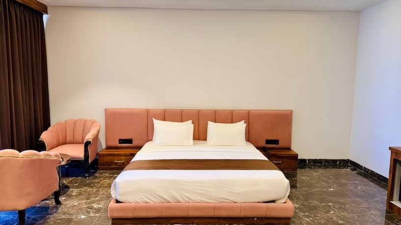 Imagen de la habitación del Hotel Pheonix Luxury Inn. Foto 8