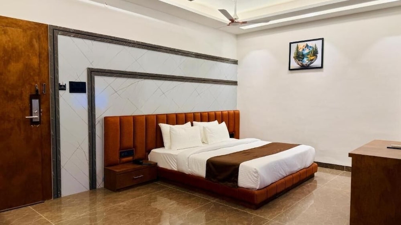 Imagen de la habitación del Hotel Pheonix Luxury Inn. Foto 9