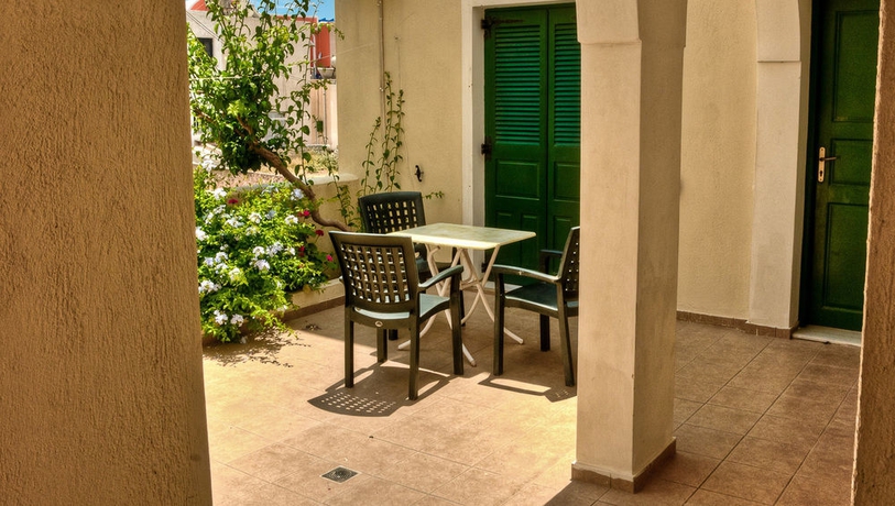 Imagen de los exteriores del Hotel Phevos Villa. Foto 10