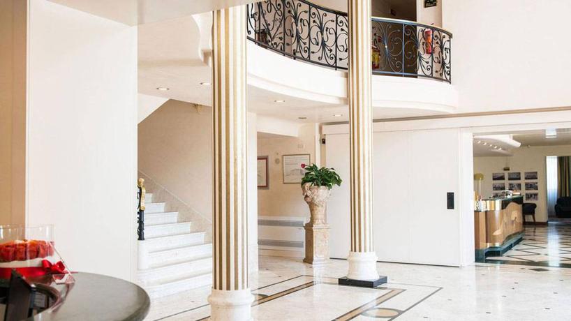 Imagen de los interiores del Hotel Phi Astoria. Foto 20