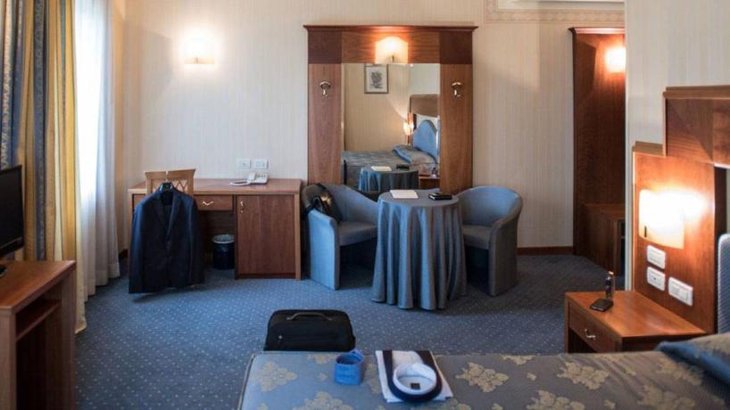 Imagen de la habitación del Hotel Phi Astoria. Foto 6