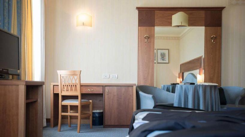 Imagen de la habitación del Hotel Phi Astoria. Foto 8