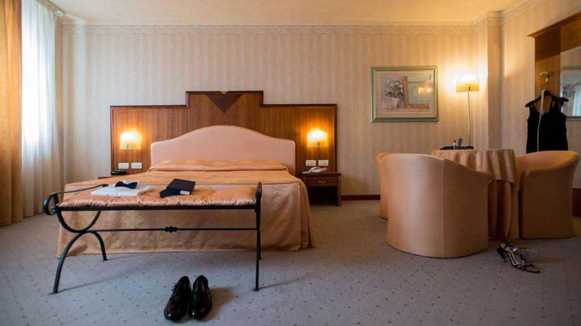 Imagen de la habitación del Hotel Phi Astoria. Foto 14