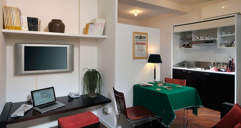 Imagen de la habitación del Hotel Phi Bologna. Foto 6