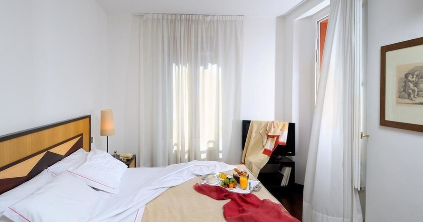 Imagen de la habitación del Hotel Phi Bologna. Foto 7