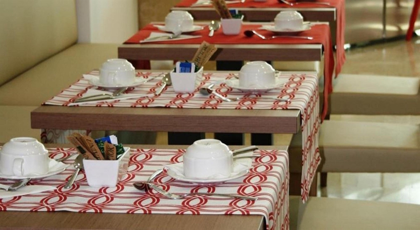 Imagen del bar/restaurante del Hotel Phi Milano. Foto 2