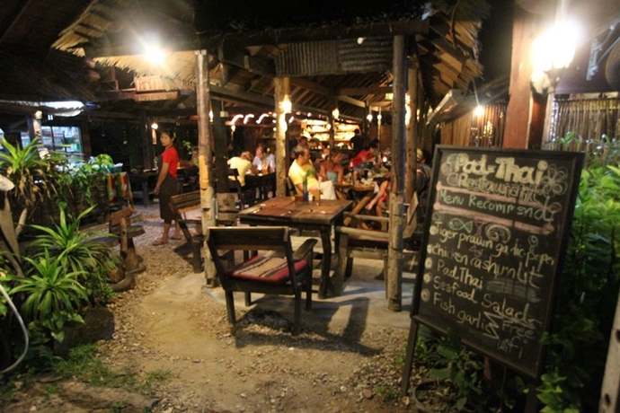 Imagen del bar/restaurante del Hotel Phi Phi Ba Kao Bay Resort. Foto 5