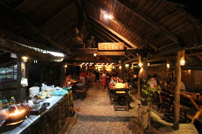 Imagen del bar/restaurante del Hotel Phi Phi Ba Kao Bay Resort. Foto 7