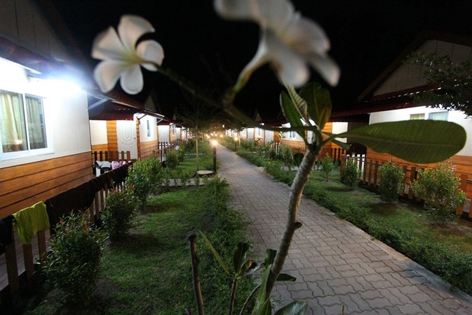 Imagen de los exteriores del Hotel Phi Phi Ba Kao Bay Resort. Foto 14