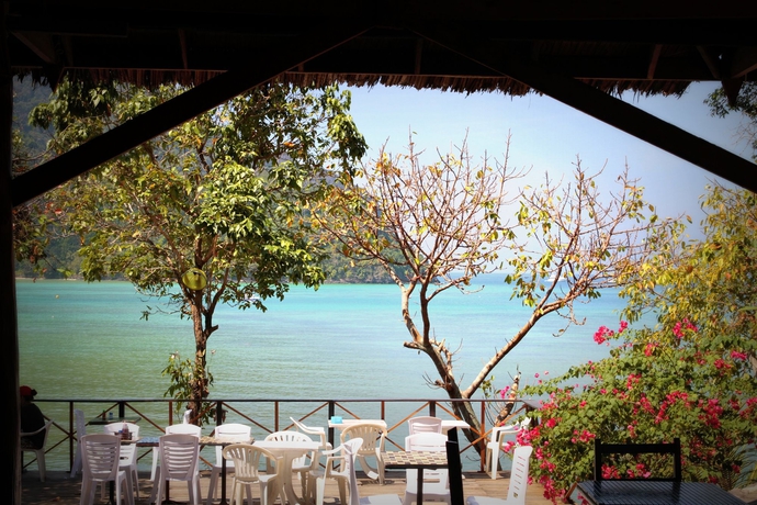 Imagen del bar/restaurante del Hotel Phi Phi Cozy Seafront Resort. Foto 5