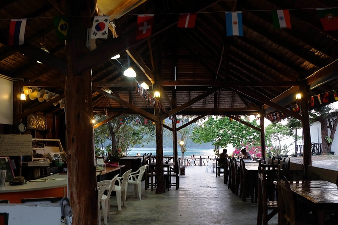 Imagen general del Hotel Phi Phi Cozy Seafront Resort. Foto 3