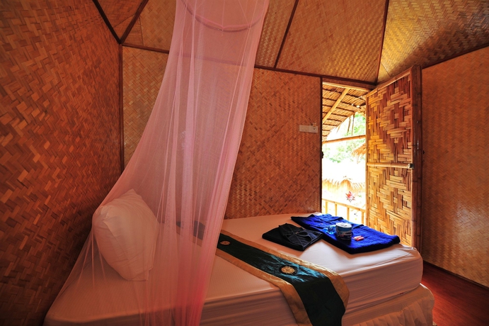 Imagen de la habitación del Hotel Phi Phi Cozy Seafront Resort. Foto 10