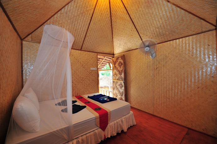 Imagen de la habitación del Hotel Phi Phi Cozy Seafront Resort. Foto 12