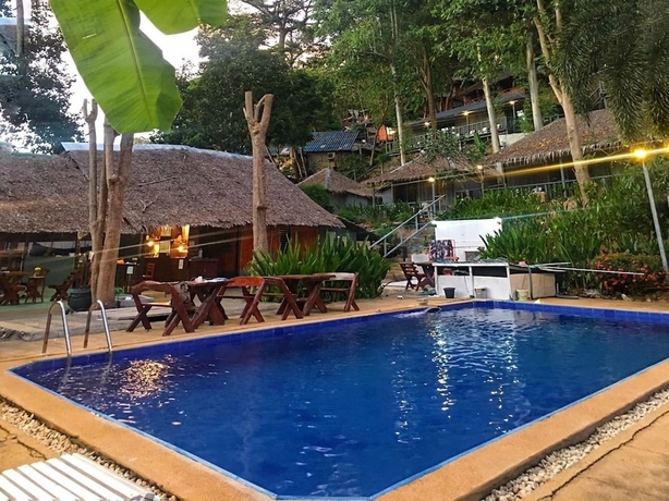 Imagen de la piscina del Hotel Phi Phi Green Hill Resort. Foto 19
