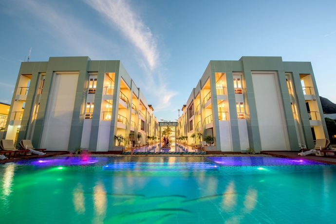 Imagen de los exteriores del Hotel Phi Phi Harbour View. Foto 14