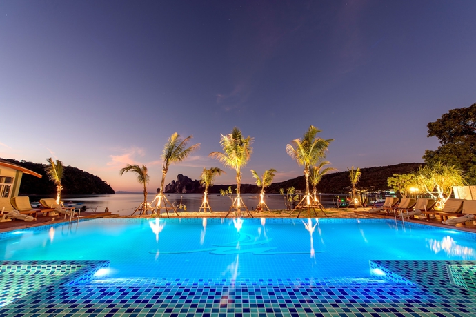 Imagen de la piscina del Hotel Phi Phi Harbour View. Foto 17