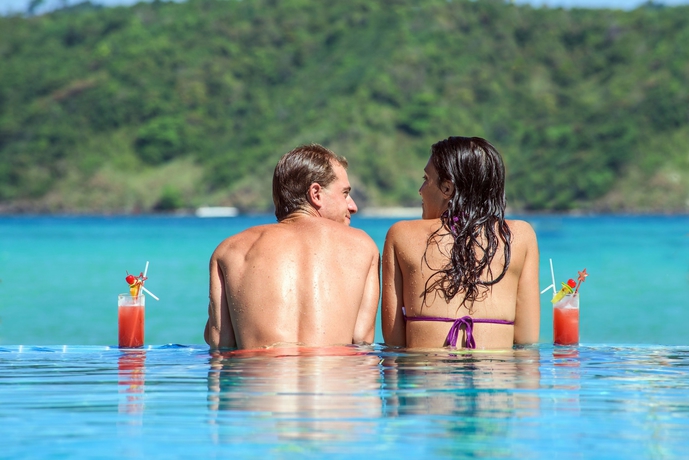 Imagen de la piscina del Hotel Phi Phi Harbour View. Foto 18